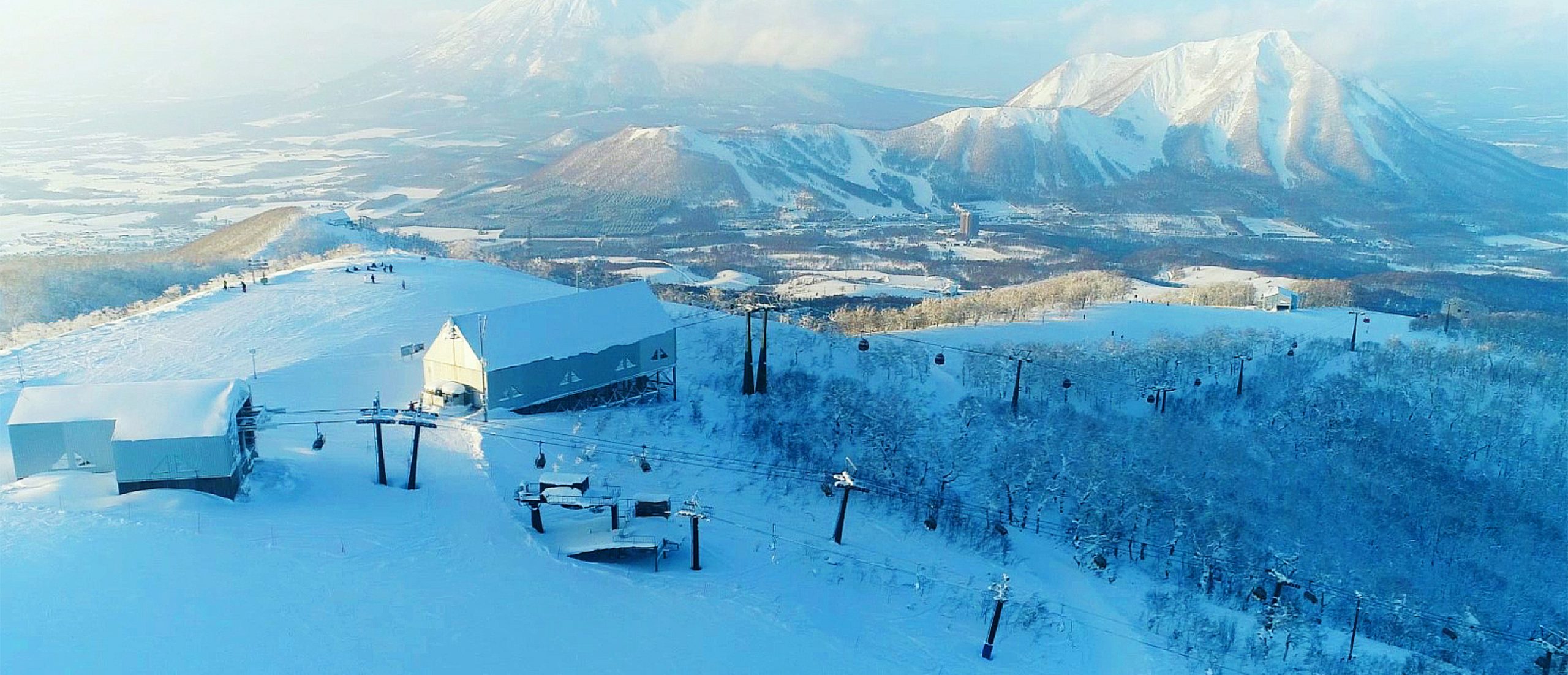 留壽都滑雪場雪道與纜車全景