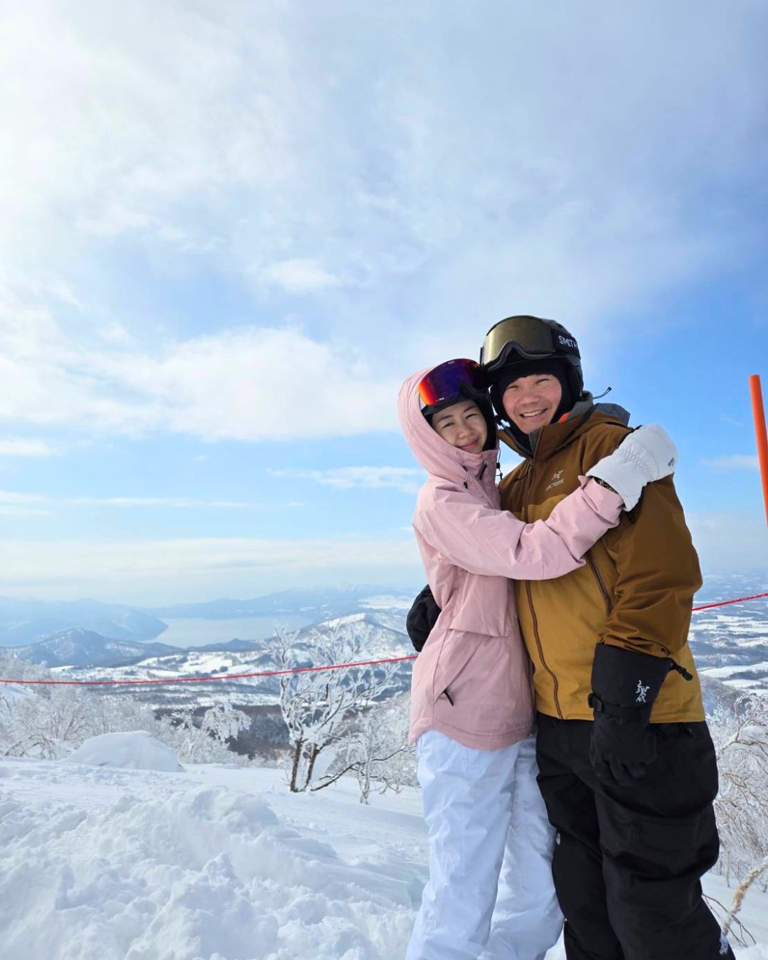 留壽都情侶滑雪體驗雪地合照